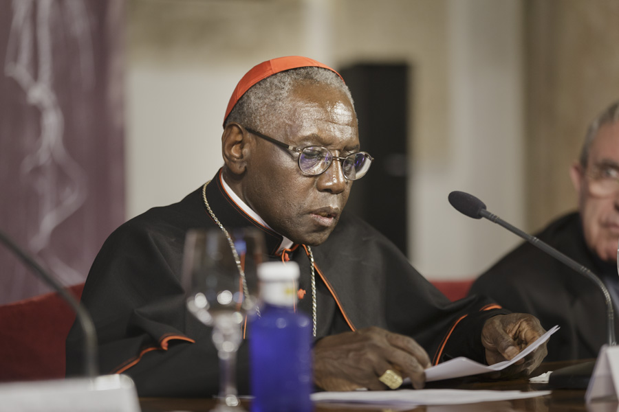 El cardenal Sarah acusa a la UE de imponer el aborto y la ideología de género a África como condición para recibir ayudas