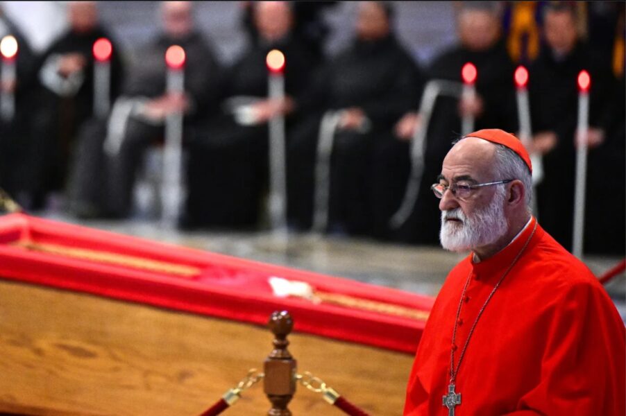 El primo del cardenal López Romero: «Esto debería abrir un debate sobre el celibato»