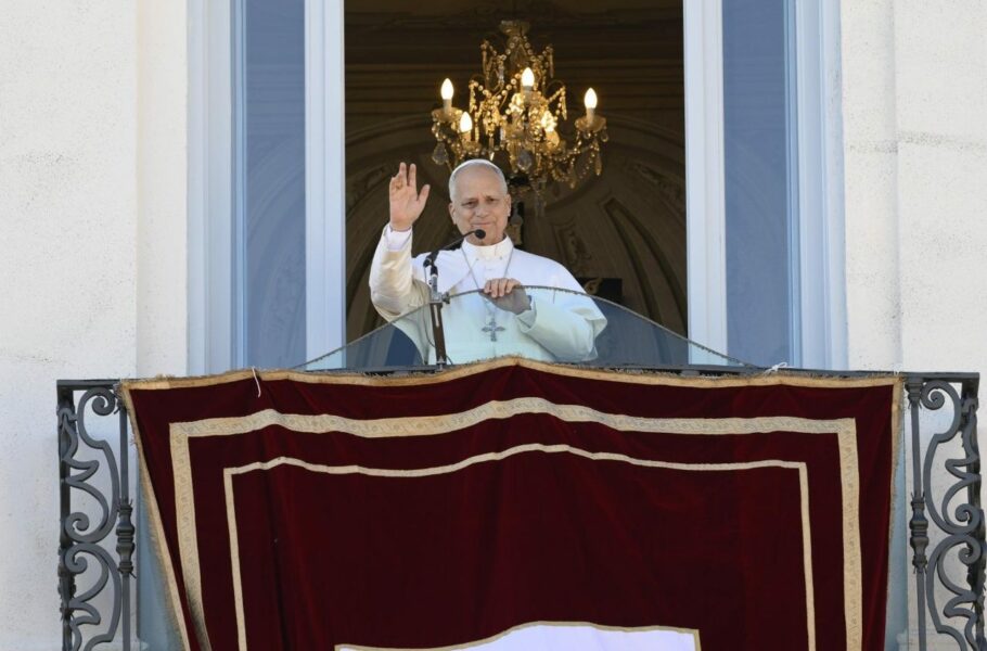 León XIV en el Ángelus: «No dejemos que los vientos de la guerra apaguen la esperanza»