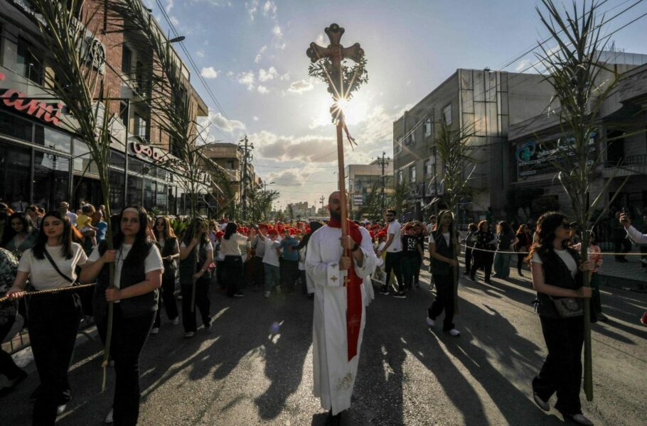 León XIV anima a los jóvenes cristianos de Irak a ser «la luz de Cristo» en medio de la guerra y la persecución