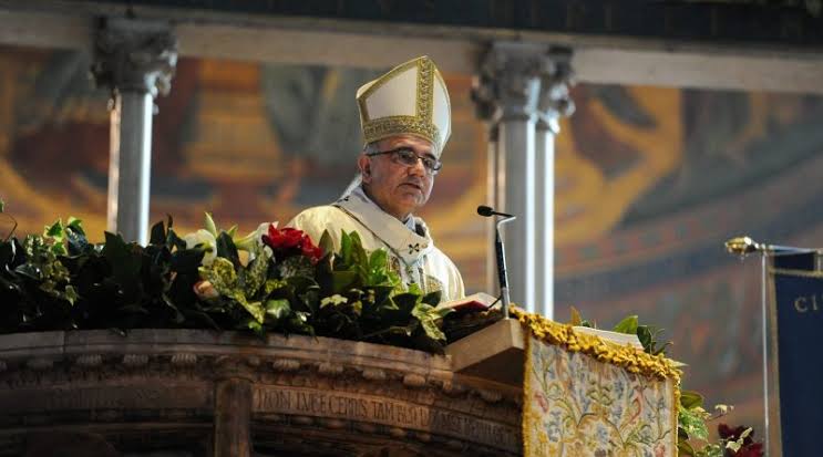 Un arzobispo italiano propone que una mujer «copresida» la misa junto a un sacerdote