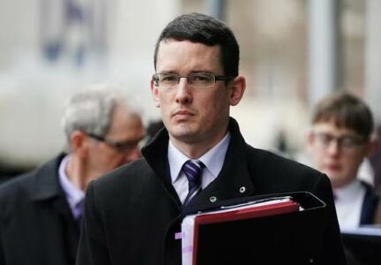 Enoch Burke: más de 700 días de cárcel y 208.000 euros en multas por defender sus convicciones cristianas