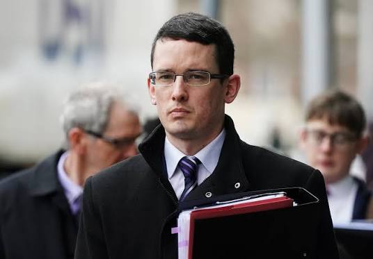 Enoch Burke: más de 700 días de cárcel y 208.000 euros en multas por defender sus convicciones cristianas