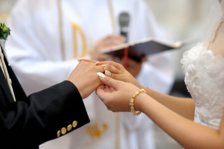 Polonia reafirma constitucionalmente el matrimonio como unión entre un hombre y una mujer