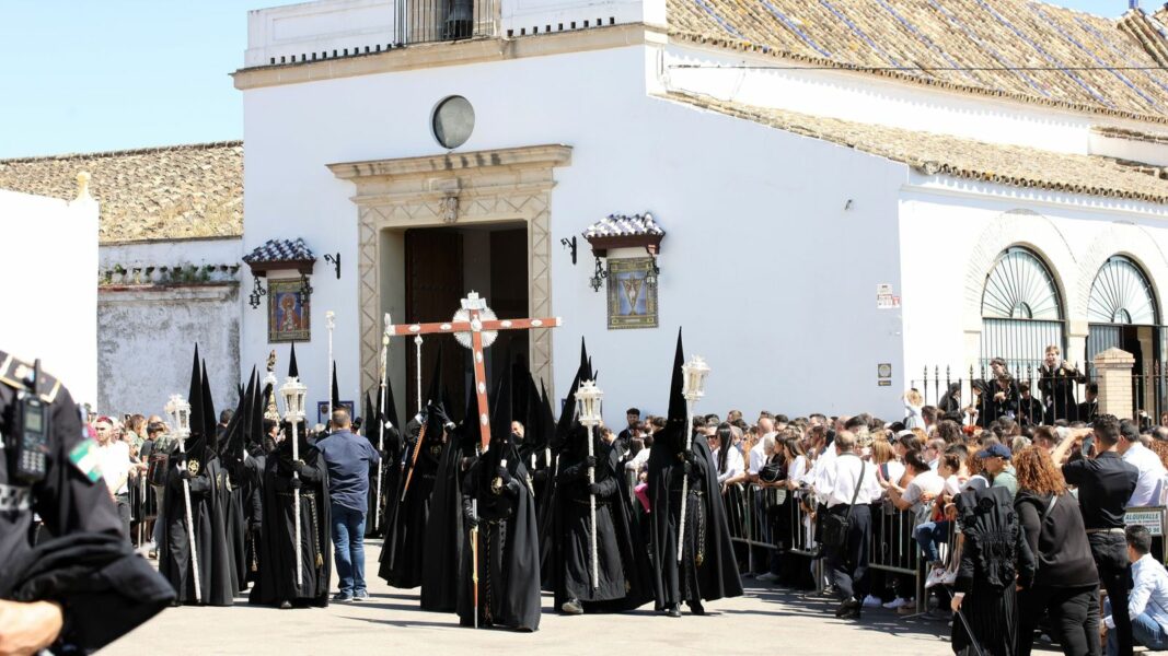 La diócesis de Jerez concreta la exigencia de vida católica para gobernar las hermandades: sin convivencia irregular y con protestación de fe