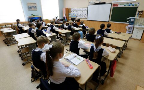 Mientras Hamburgo impone su «marco de género» en colegios católicos, los obispos polacos exigen respetar los derechos de los padres y las clases de Religión