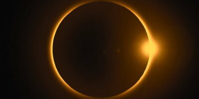 El eclipse y las matemáticas de Dios