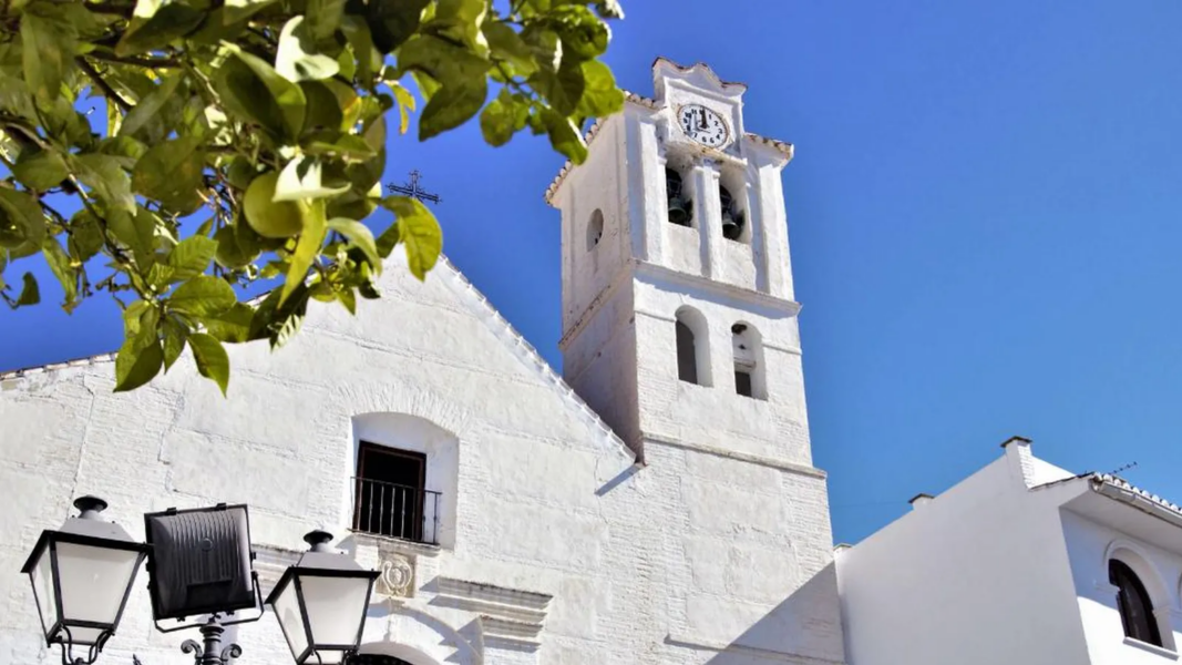 Málaga recauda fondos para conservar las iglesias que guardan la memoria de sus pueblos