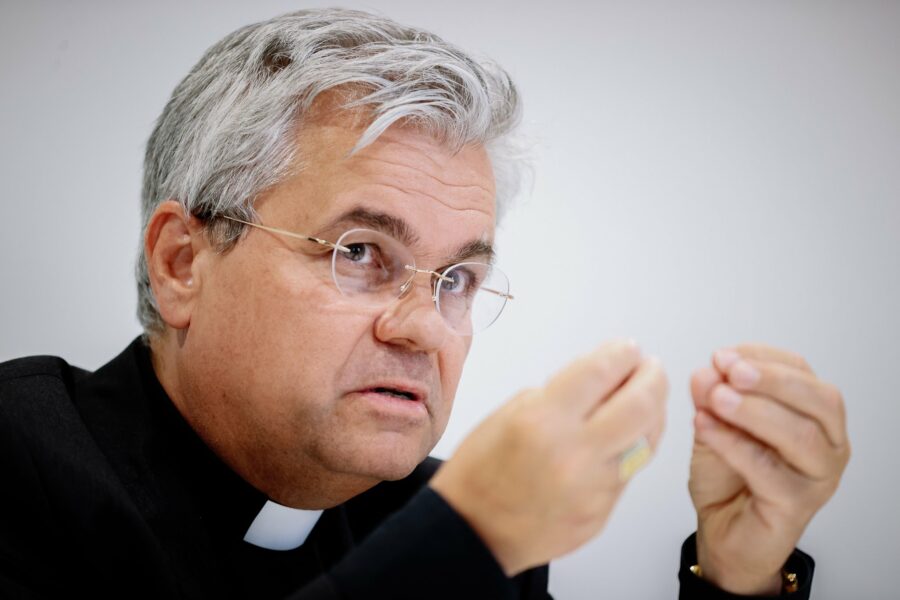 Identidad cristiana «líquida» y «mezcla tóxica»: las tesis del arzobispo de Paderborn sobre la Iglesia