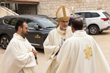 Pizzaballa a los cristianos de Taybeh: «Sean valientes. No tengan miedo»