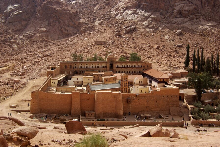 El monasterio de Santa Catalina del Sinaí negocia con Egipto su futuro tras una década de litigio por sus propiedades