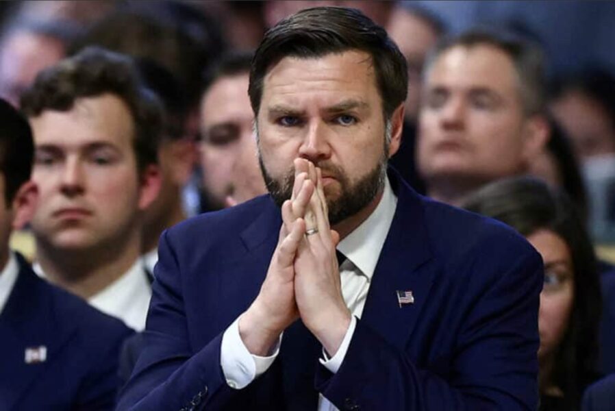 J.D. Vance asiste con su familia a la Misa tradicional en Cincinnati