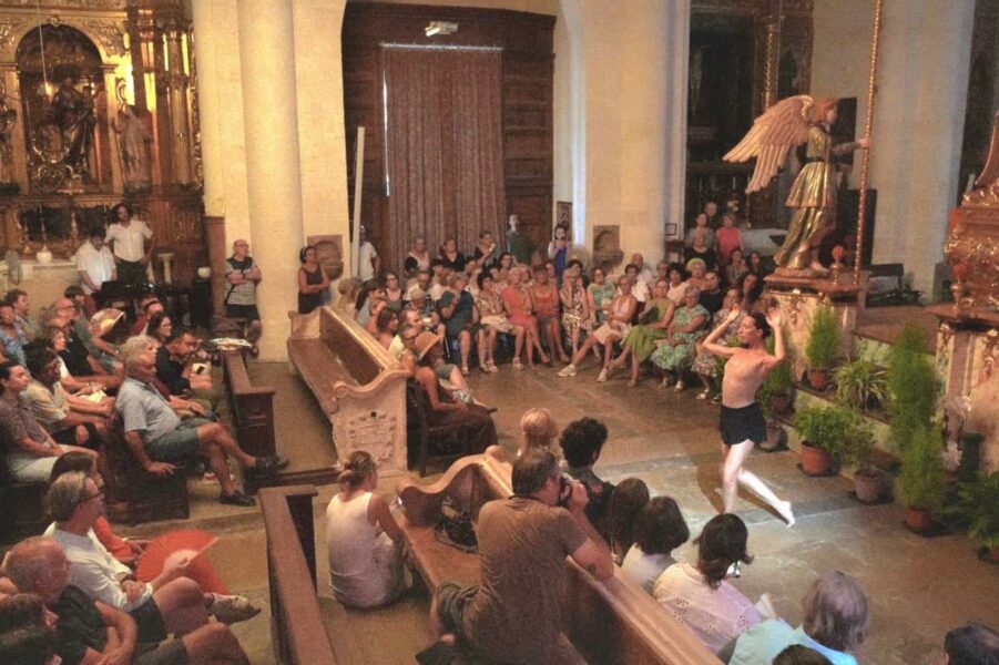 El Obispado de Mallorca presentó una danza contemporánea y un bailarín semidesnudo durante la liturgia de la Asunción