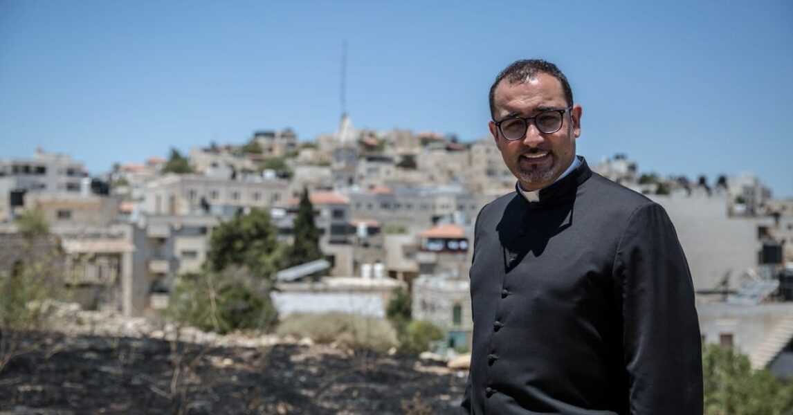 «Taybeh no debe desaparecer en el silencio», pide el párroco del último pueblo cristiano de Cisjordania