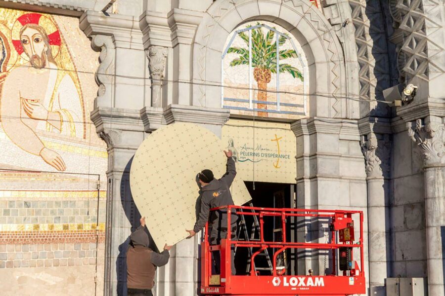 Lourdes cubrirá los mosaicos de Rupnik durante la visita de León XIV