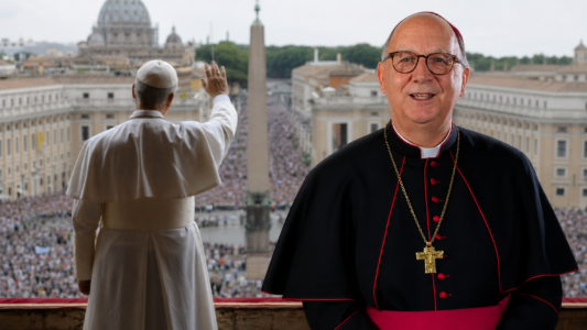 Mons. Eleganti cuestiona la deriva mediática del papado: «La personalidad, no el oficio, ocupa el centro»
