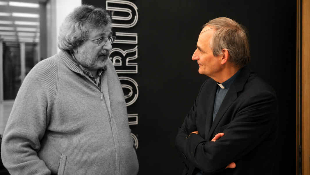Zuppi interpreta en clave de fe el agnosticismo de Guccini y da la bendición en su funeral laico