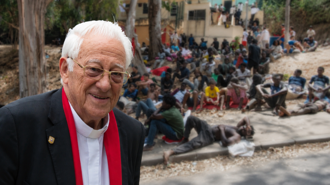 «Son unos santos»: el padre Ángel, en Ceuta, sobre los inmigrantes que esperan entrar en el CETI