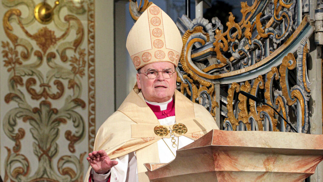 El obispo de Augsburgo rechaza que instituciones de la Iglesia ofrezcan el suicidio asistido: «La Iglesia cae en una incomprensión de sí misma»