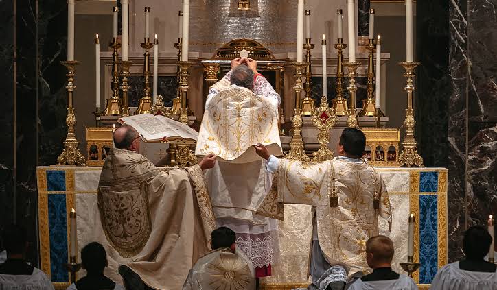 Un obispo de Texas amplía el Vetus Ordo: «Esto es solo un comienzo»