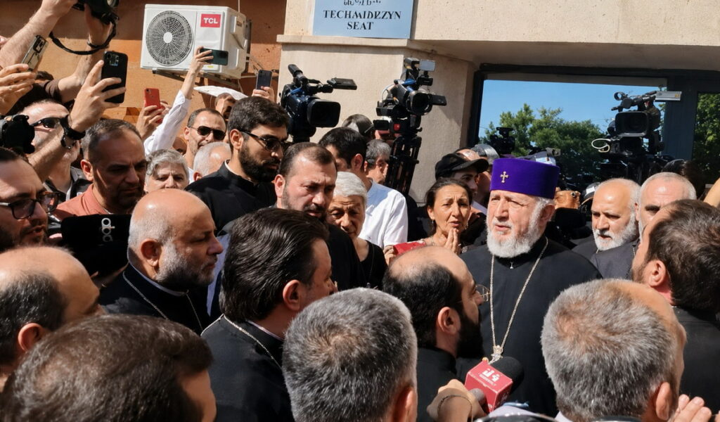 El patriarca armenio, ante los tribunales: Karekin II se enfrenta a dos años de prisión junto a seis obispos