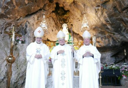 «Covadonga es la cuna de España»: Demetrio Fernández abre la Novena de la Santina