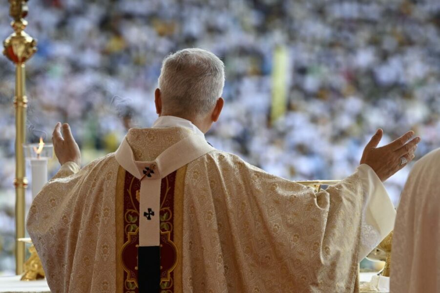 León XIV a los jóvenes de África Occidental: «No sacrifiquéis vuestra juventud en el altar de los placeres ficticios y de la superficialidad»