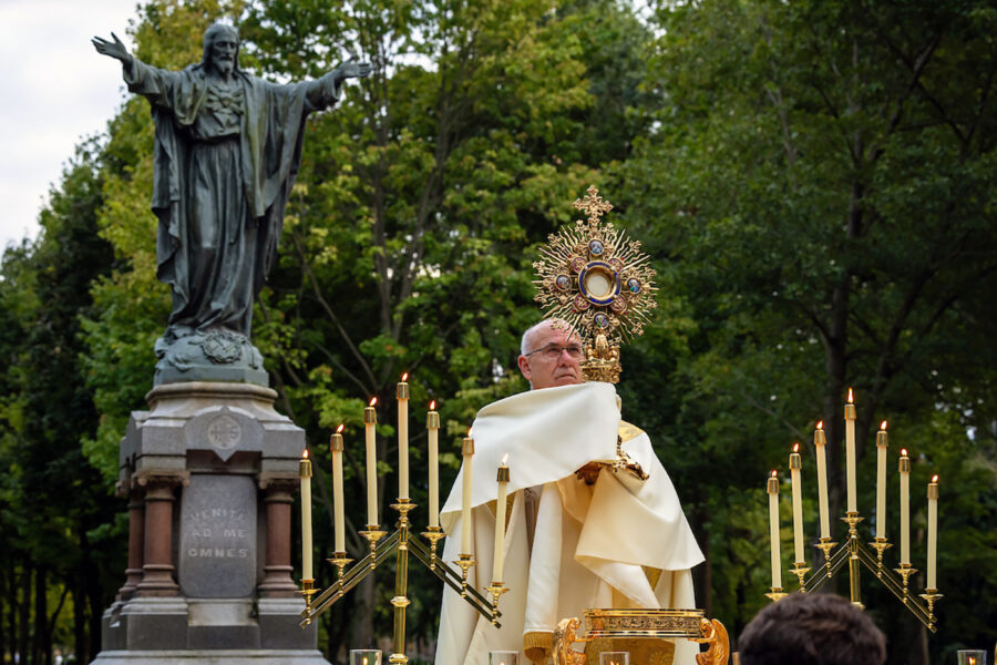 La universidad de Notre Dame se consagra por primera vez al Sagrado Corazón de Jesús