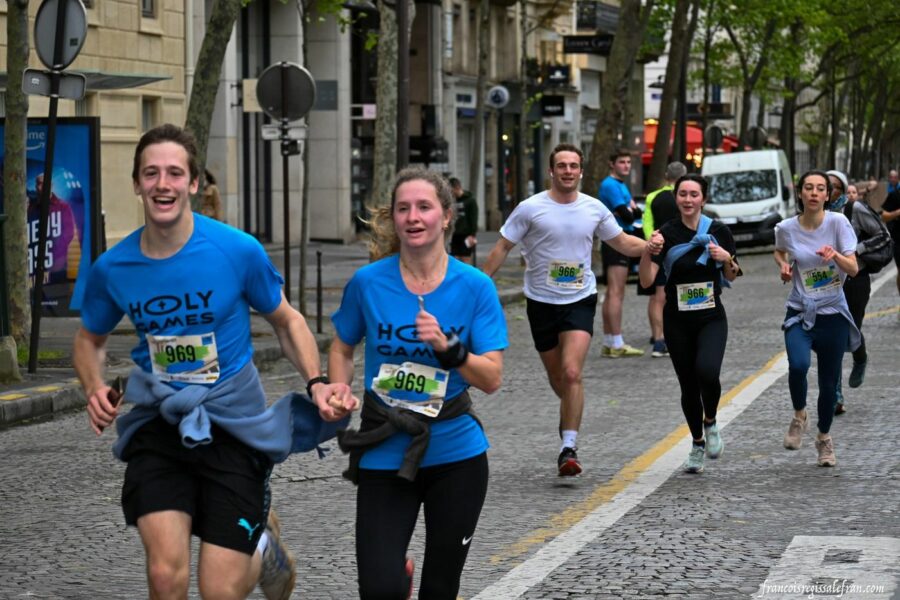 París organiza una carrera por diez iglesias como preparación para la visita de León XIV