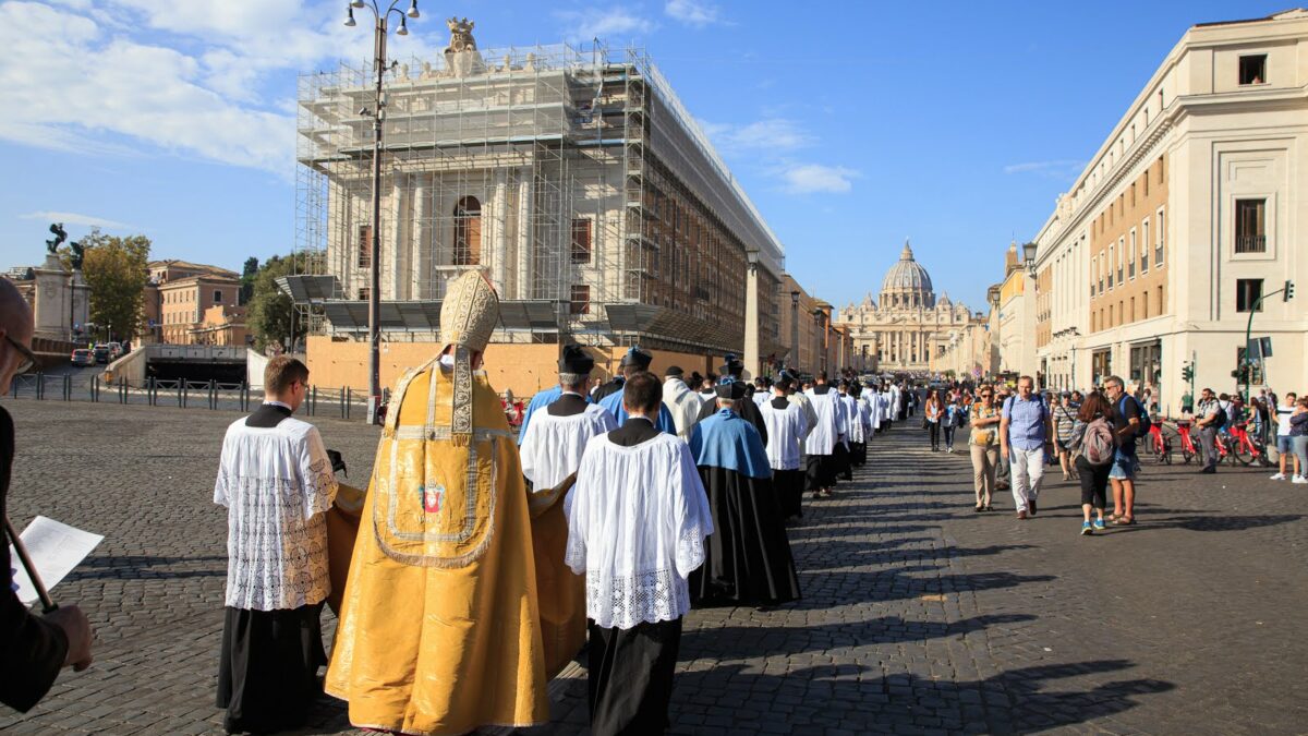 El Vaticano precisa, en una carta, que la Misa Tradicional no podrá celebrarse en San Pedro «este año»