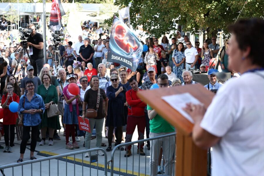 Bratislava reúne a 30.000 personas en defensa de la vida desde la concepción hasta la muerte natural