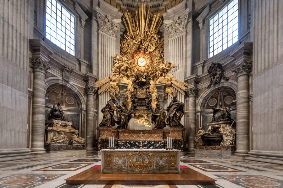 San Pietro programma un evento e una Messa all'Altare della Cattedra il giorno in cui lo negò al Summorum Pontificum
