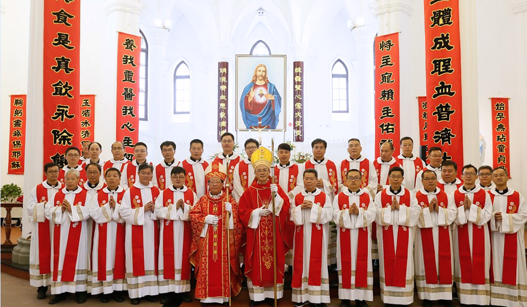 China eleva al episcopado, con aprobación de Roma, a dirigentes del Consejo de Obispos, un organismo que el Vaticano no reconoce