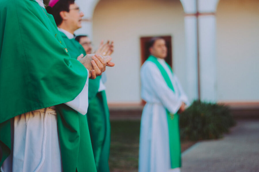 El Papa pide a los sacerdotes portugueses evitar «entusiasmos ingenuos» y «miedos estériles»