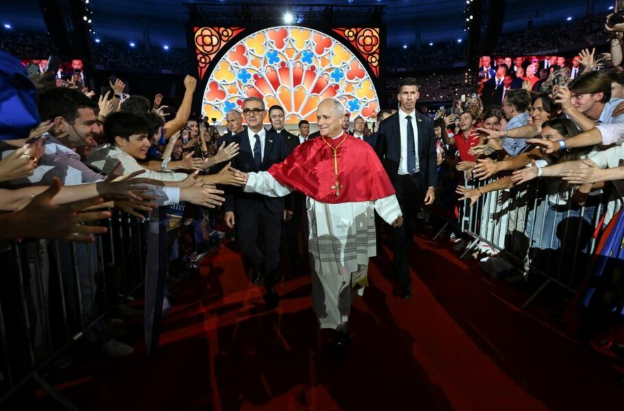 El Papa celebra el despertar de la fe en Francia: «He aquí la verdadera reconstrucción, la restauración de la Iglesia que sólo Dios puede hacer»