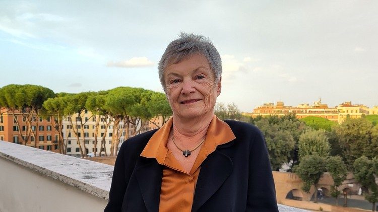 Con la excusa de la sinodalidad, el «feminismo católico» austriaco pide laicizar la Secretaría General de los obispos