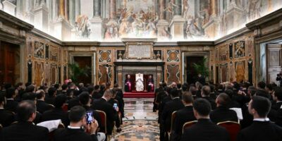 León XIV recuerda que la formación sacerdotal debe ser «sin atajos» y pide a los seminarios ser una «escuela de los afectos»