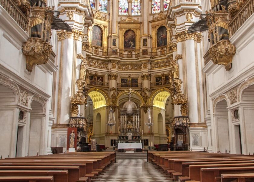 La Catedral de Granada recupera las misas dominicales tras permanecer cerrada por los terremotos