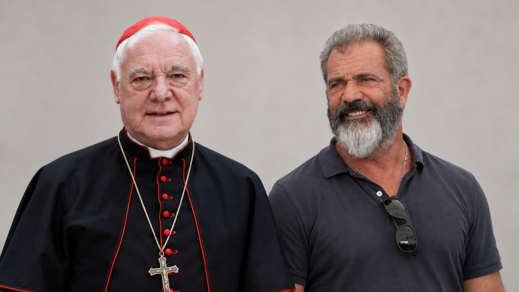 El cardenal Müller pasó un día entero con Mel Gibson en el rodaje de «La Resurrección de Cristo» hablando de teología