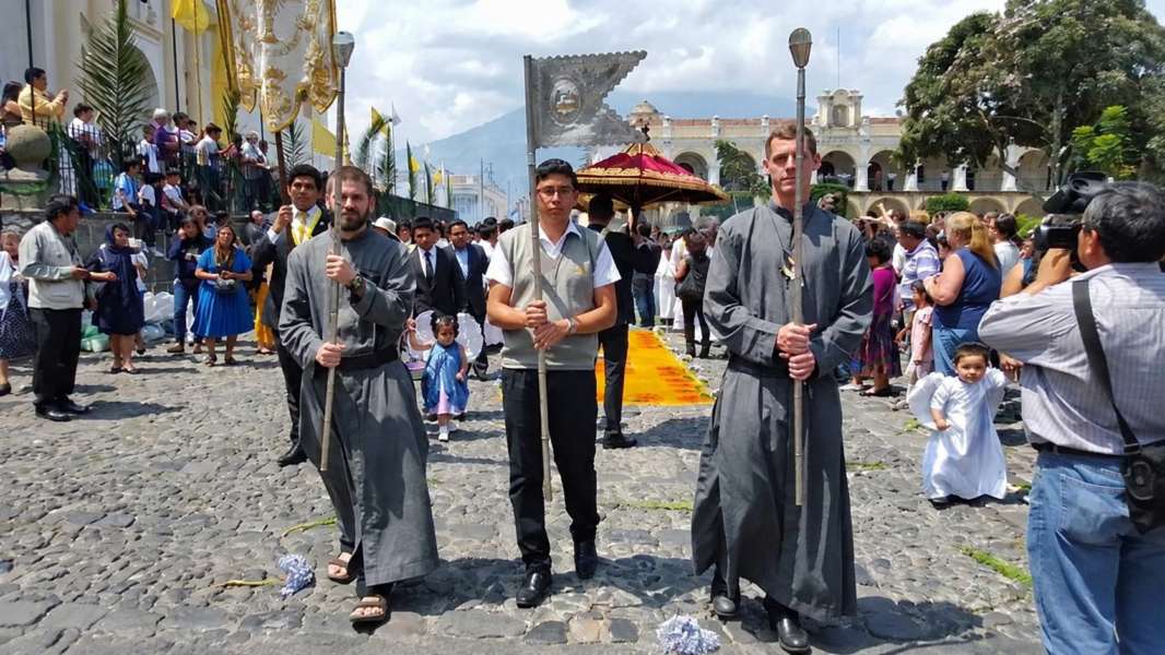 Una comunidad religiosa recupera las Témporas para pedir vocaciones y pasa de 7 a 18 seminaristas en tres años