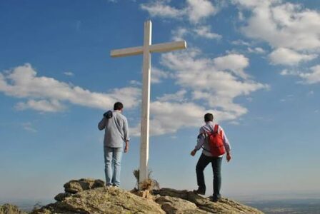 Un informe de una fundación laicista detecta un repunte de la práctica entre los jóvenes católicos españoles