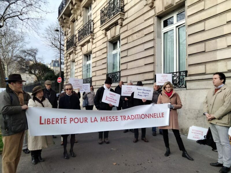 A letter to the Pope from Paris: families and young people request "free and peaceful" access to the Traditional Mass