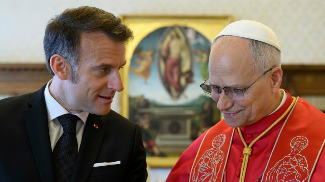 Macron marca distancia con las misas de León XIV: no asistirá a ninguna durante su visita