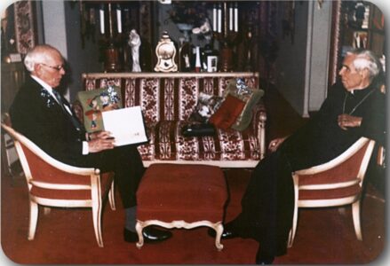 <strong>El arzobispo Fulton Sheen y Malcolm Muggeridge</strong> en mayo de 1979 [Fuente: Human Life Review]