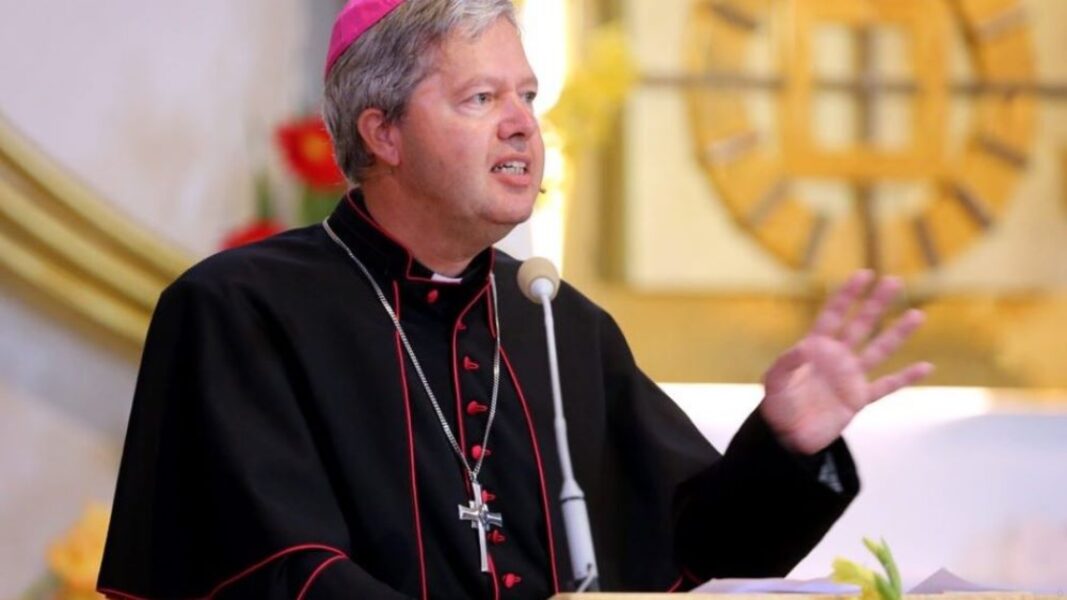 ¿Una Iglesia nueva cada temporada? Mons. Mutsaerts recuerda que «la Revelación no es un iPhone»