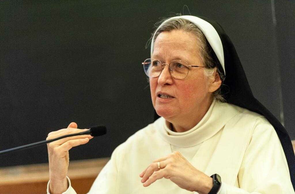 Una alto cargo vaticano nombrada por León afirma que Jesús «flirteaba» con la Samaritana