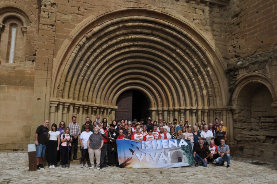 Una romería pide que la vida monástica regrese al histórico monasterio de Sijena