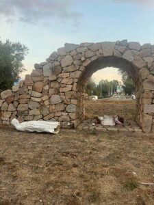 Profanan una imagen de la Virgen en Córcega: la Iglesia pide rezar por la conversión de los responsables