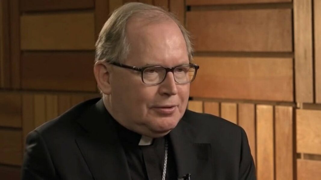 El cardenal Eijk advierte contra una sociedad que pretende definir la dignidad humana al margen de Dios