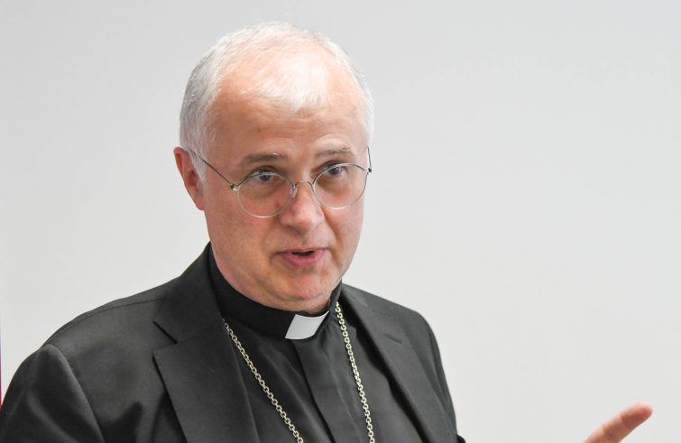 Giuliodori critica la fecundación in vitro: «Sustrae el acto generativo a la responsabilidad de los cónyuges»